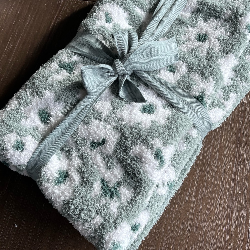 Barefoot Dreams Green Floral Stroller Blanket - NEW